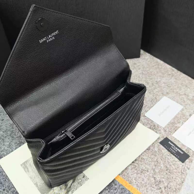 万年款邮差包，火辣辣的劲爆款24Cm，街拍神器，众多明星好莱坞女神的首选款式，怎么搭都好看、怎么搭都毫无