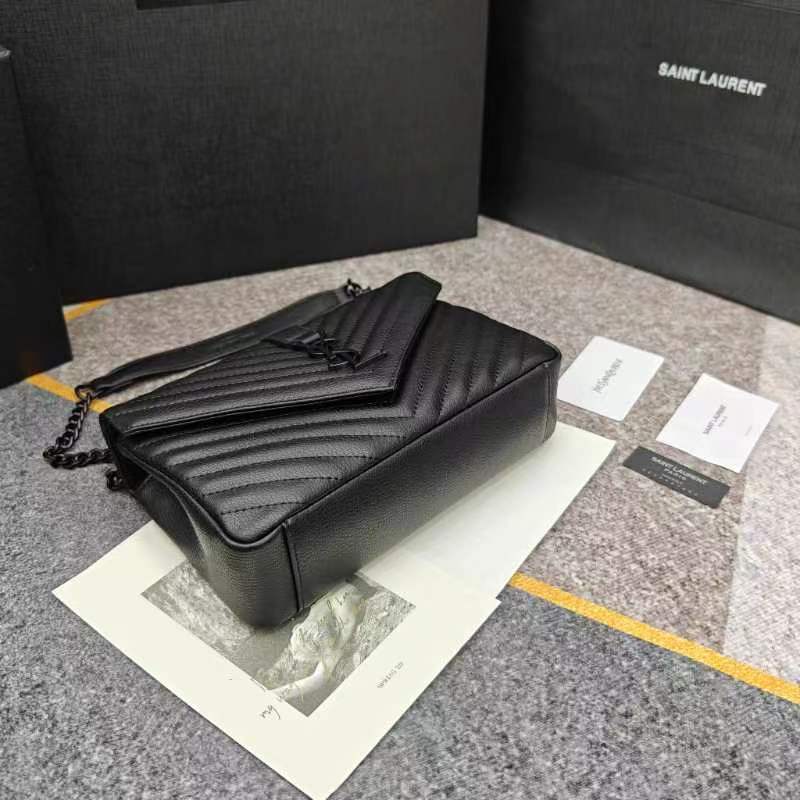 万年款邮差包，火辣辣的劲爆款24Cm，街拍神器，众多明星好莱坞女神的首选款式，怎么搭都好看、怎么搭都毫无