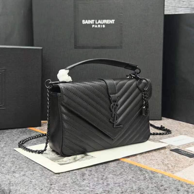 万年款邮差包，火辣辣的劲爆款24Cm，街拍神器，众多明星好莱坞女神的首选款式，怎么搭都好看、怎么搭都毫无
