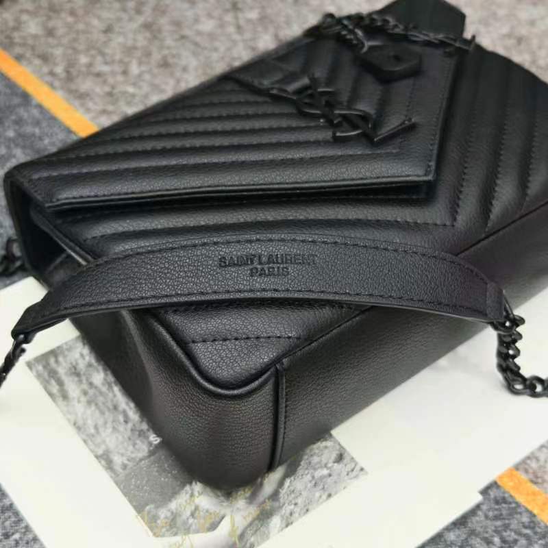 万年款邮差包，火辣辣的劲爆款24Cm，街拍神器，众多明星好莱坞女神的首选款式，怎么搭都好看、怎么搭都毫无