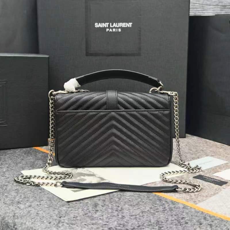 万年款邮差包，火辣辣的劲爆款24Cm，街拍神器，众多明星好莱坞女神的首选款式，怎么搭都好看、怎么搭都毫无