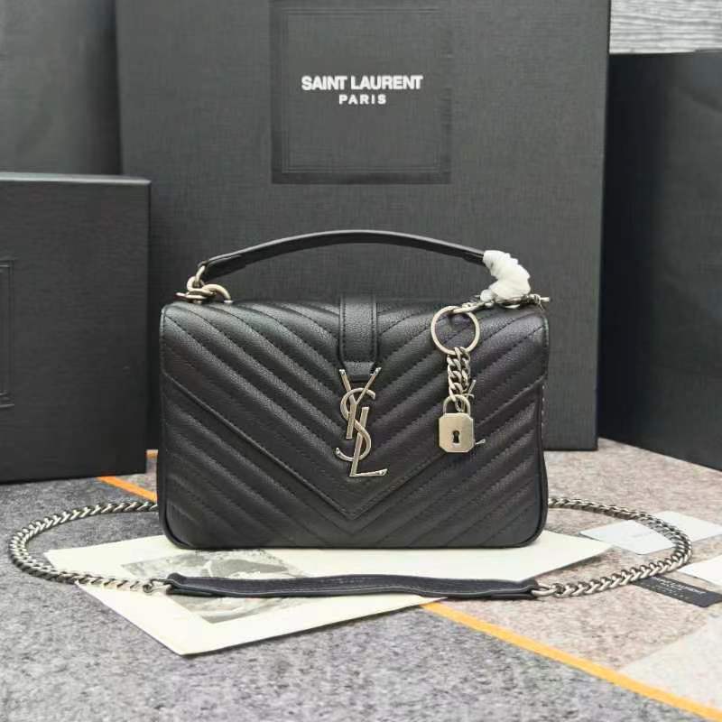 万年款邮差包，火辣辣的劲爆款24Cm，街拍神器，众多明星好莱坞女神的首选款式，怎么搭都好看、怎么搭都毫无