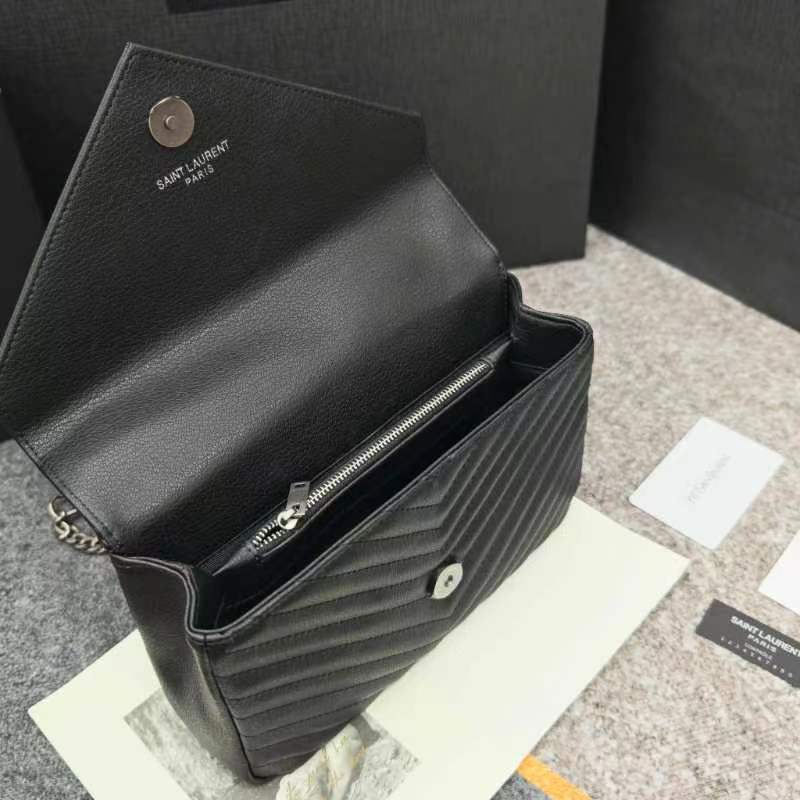 万年款邮差包，火辣辣的劲爆款24Cm，街拍神器，众多明星好莱坞女神的首选款式，怎么搭都好看、怎么搭都毫无