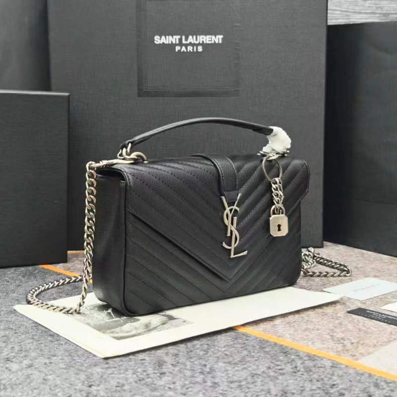 万年款邮差包，火辣辣的劲爆款24Cm，街拍神器，众多明星好莱坞女神的首选款式，怎么搭都好看、怎么搭都毫无