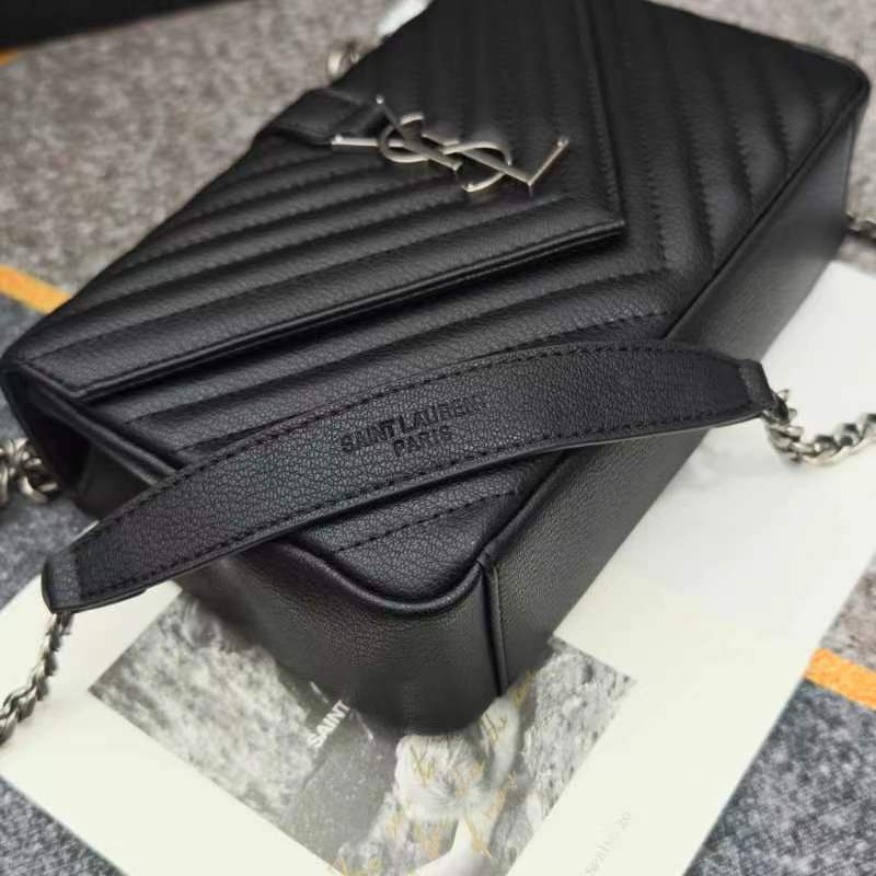 万年款邮差包，火辣辣的劲爆款24Cm，街拍神器，众多明星好莱坞女神的首选款式，怎么搭都好看、怎么搭都毫无