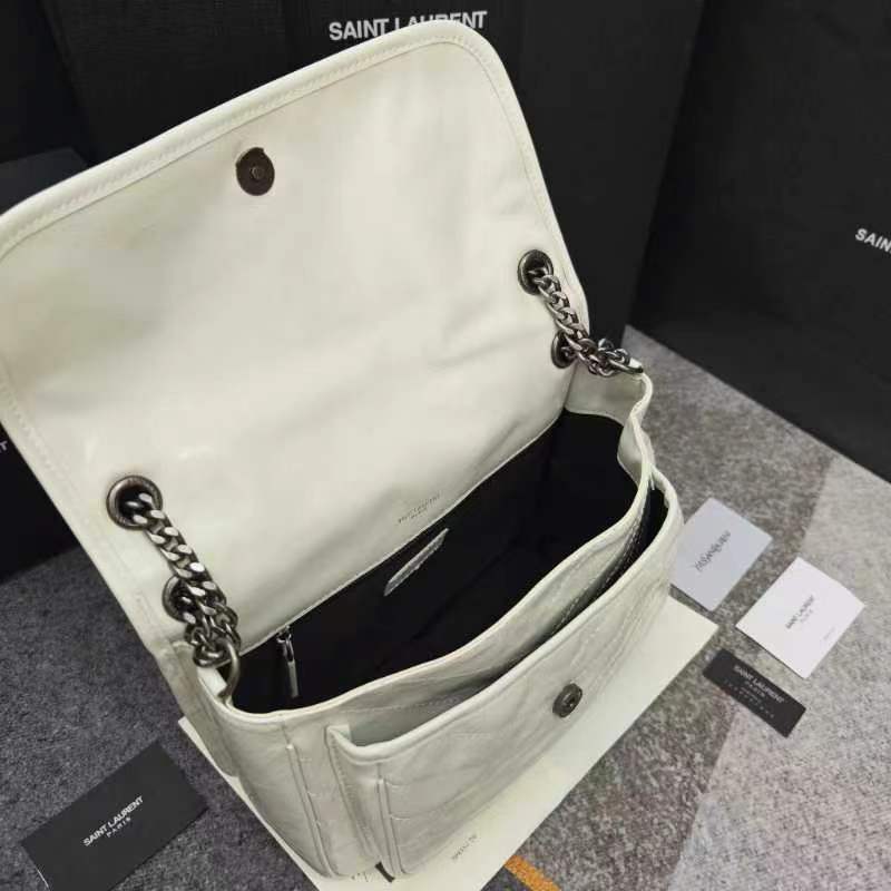 8858，米白大号28 cm 史上最火爆的NIKI ，新版本增加了D扣，承重能力加倍！轻巧大气！主要是特