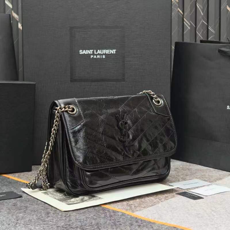 8858，黑色大号28 cm 史上最火爆的NIKI ，新版本增加了D扣，承重能力加倍！轻巧大气！主要是特