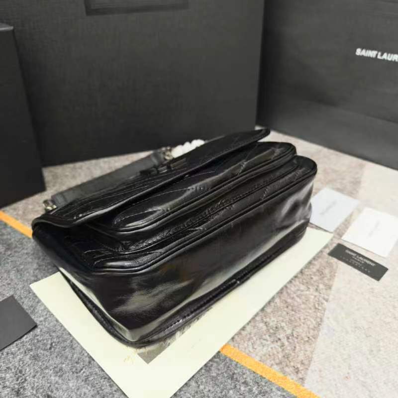 8858，黑色大号28 cm 史上最火爆的NIKI ，新版本增加了D扣，承重能力加倍！轻巧大气！主要是特