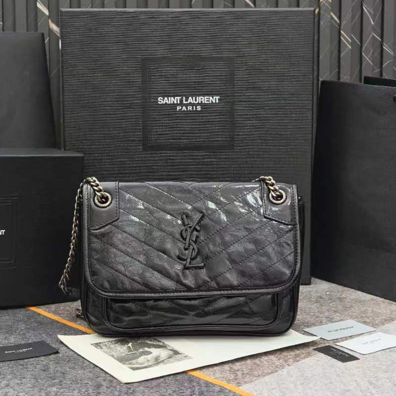 8858，黑色大号28 cm 史上最火爆的NIKI ，新版本增加了D扣，承重能力加倍！轻巧大气！主要是特