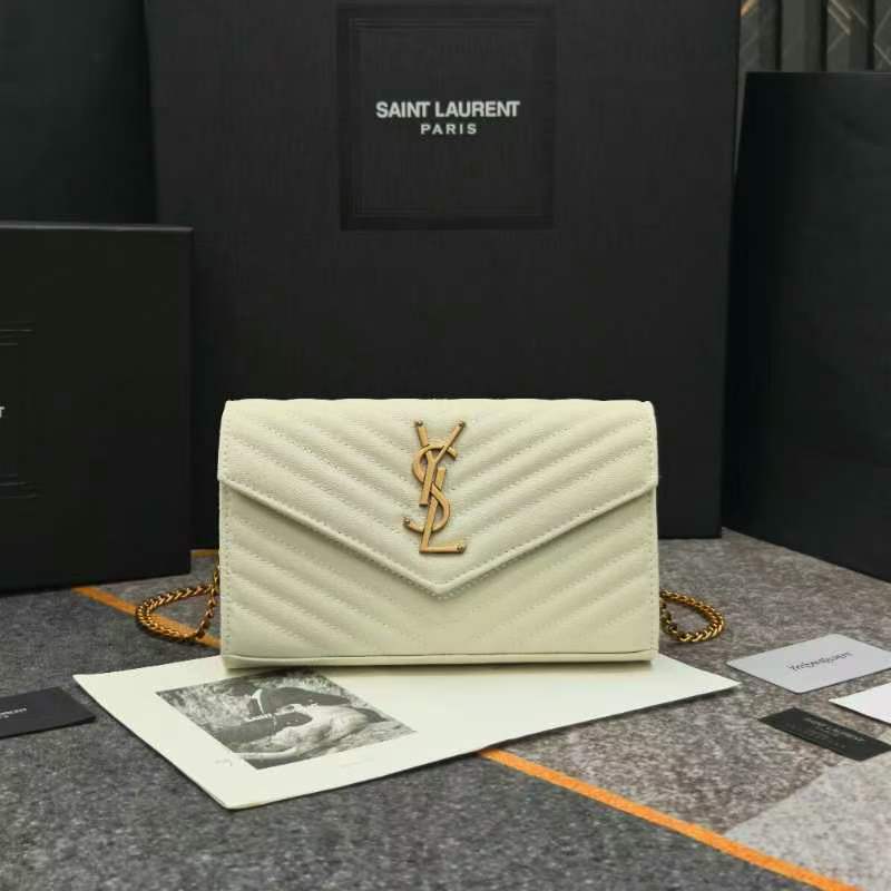 Y- 信封包 👑 超实用的一款小包 ，肩带拆掉可直接当手包用，16个卡位 ，采用球纹牛皮，配上精细的手工