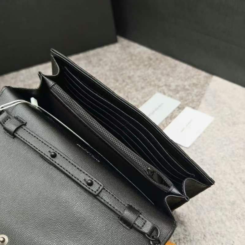 Y- 信封包 👑 超实用的一款小包 ，肩带拆掉可直接当手包用，16个卡位 ，采用球纹牛皮，配上精细的手工