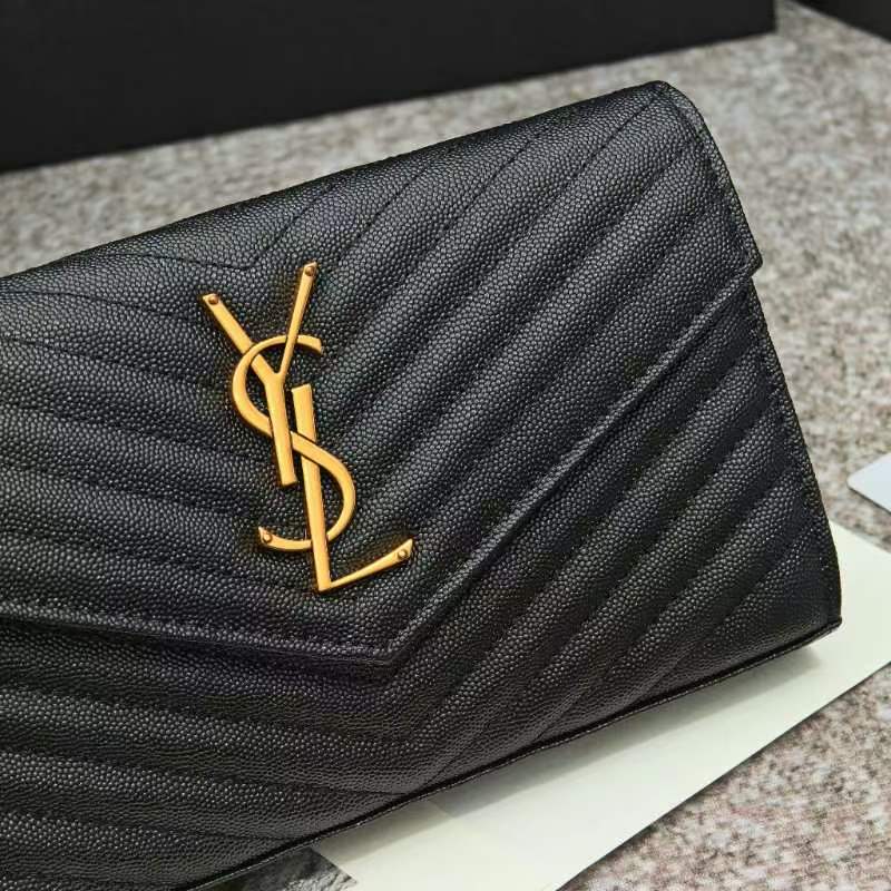 Y- 信封包 👑 超实用的一款小包 ，肩带拆掉可直接当手包用，16个卡位 ，采用球纹牛皮，配上精细的手工