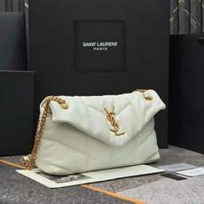 中号8822-升级版LOULOU PUFFER 绗缝小羊皮包,100%小羊皮制作,手感柔软细腻,犹如怀抱 中号8822-升级版LOULOU PUFFER 绗缝小羊皮包,100%小羊皮制作,手感柔软细腻,犹如怀抱