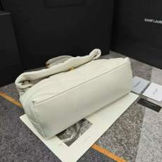 中号8822-升级版LOULOU PUFFER 绗缝小羊皮包,100%小羊皮制作,手感柔软细腻,犹如怀抱 中号8822-升级版LOULOU PUFFER 绗缝小羊皮包,100%小羊皮制作,手感柔软细腻,犹如怀抱