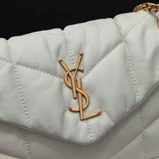 中号8822-升级版LOULOU PUFFER 绗缝小羊皮包,100%小羊皮制作,手感柔软细腻,犹如怀抱 中号8822-升级版LOULOU PUFFER 绗缝小羊皮包,100%小羊皮制作,手感柔软细腻,犹如怀抱