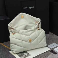 中号8822-升级版LOULOU PUFFER 绗缝小羊皮包,100%小羊皮制作,手感柔软细腻,犹如怀抱 中号8822-升级版LOULOU PUFFER 绗缝小羊皮包,100%小羊皮制作,手感柔软细腻,犹如怀抱