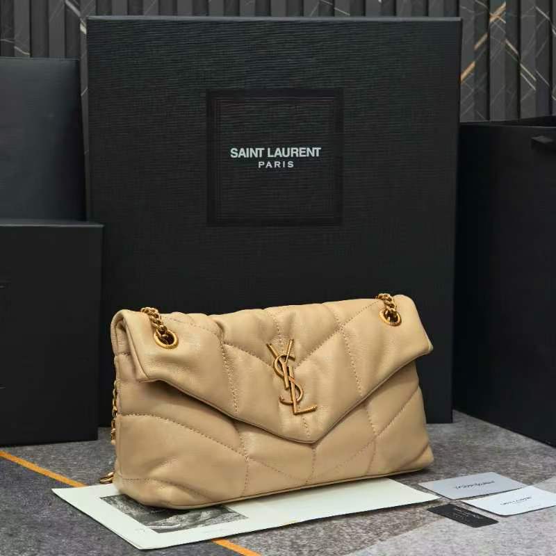 中号8822-升级版LOULOU PUFFER 绗缝小羊皮包，100%小羊皮制作，手感柔软细腻，犹如怀抱