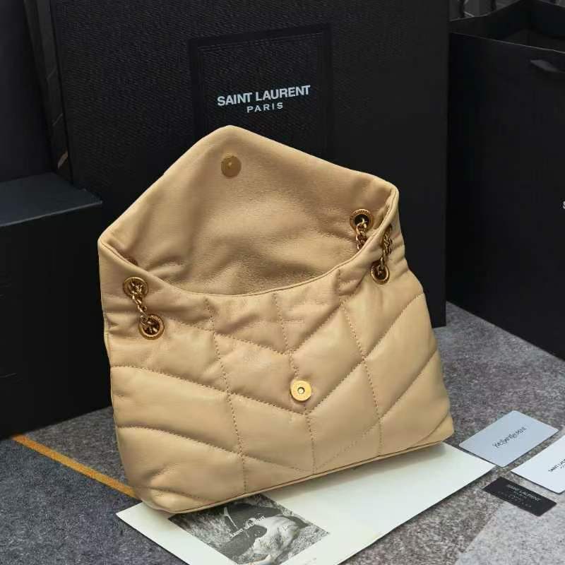 中号8822-升级版LOULOU PUFFER 绗缝小羊皮包，100%小羊皮制作，手感柔软细腻，犹如怀抱
