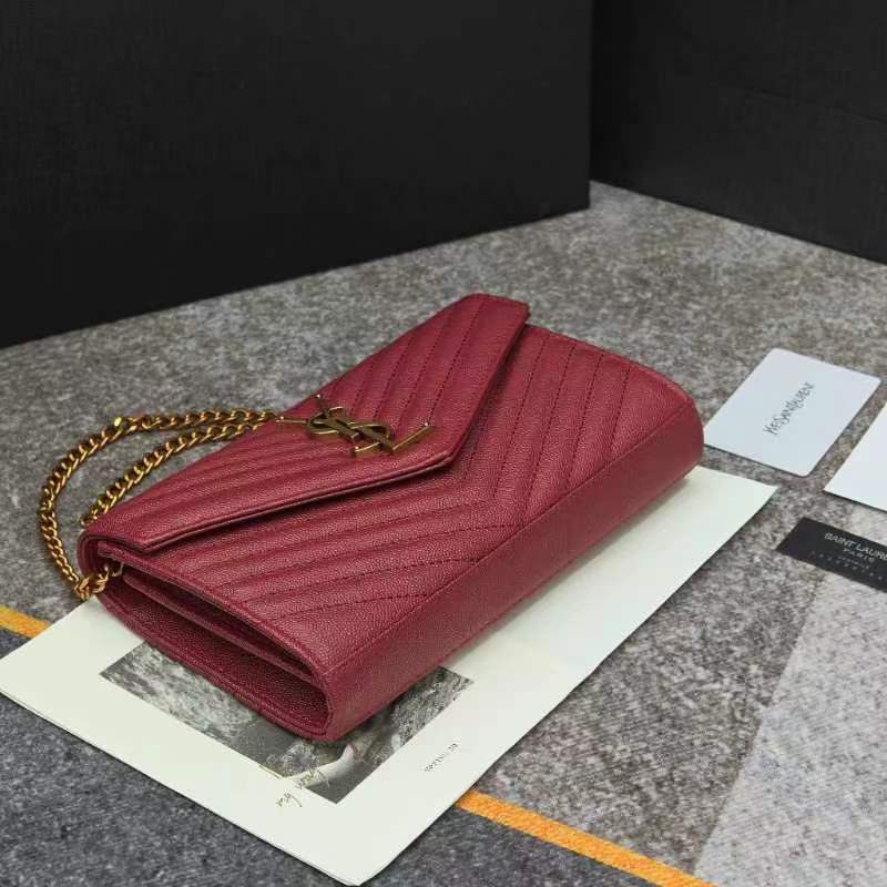 Y- 信封包 👑 超实用的一款小包 ，肩带拆掉可直接当手包用，16个卡位 ，采用球纹牛皮，配上精细的手工