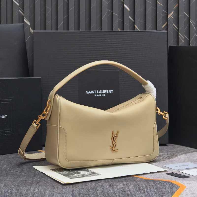 杏色🖤8818Camera Supple bag_饭盒包这款手袋是一款宽敞的肩包，带有牛皮革底座和柔软的
