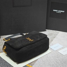 JAMIE_麂皮黑色8836新品大包真的有戳中我心巴,谁懂啊?💕麂皮,整个包型以经典复古做旧版的设计,打 JAMIE_麂皮黑色8836新品大包真的有戳中我心巴,谁懂啊?💕麂皮,整个包型以经典复古做旧版的设计,打