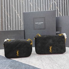 JAMIE8835_mini新品麂皮系列真的有戳中我心巴,谁懂啊?💕麂皮,整个包型以经典复古做旧版的设计 JAMIE8835_mini新品麂皮系列真的有戳中我心巴,谁懂啊?💕麂皮,整个包型以经典复古做旧版的设计