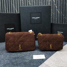 JAMIE_麂皮咖啡色8836新品大包真的有戳中我心巴,谁懂啊?💕麂皮,整个包型以经典复古做旧版的设计, JAMIE_麂皮咖啡色8836新品大包真的有戳中我心巴,谁懂啊?💕麂皮,整个包型以经典复古做旧版的设计,