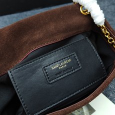 JAMIE8835_mini新品麂皮系列真的有戳中我心巴,谁懂啊?💕麂皮,整个包型以经典复古做旧版的设计 JAMIE8835_mini新品麂皮系列真的有戳中我心巴,谁懂啊?💕麂皮,整个包型以经典复古做旧版的设计