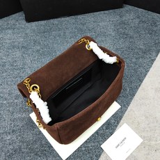 JAMIE8835_mini新品麂皮系列真的有戳中我心巴,谁懂啊?💕麂皮,整个包型以经典复古做旧版的设计 JAMIE8835_mini新品麂皮系列真的有戳中我心巴,谁懂啊?💕麂皮,整个包型以经典复古做旧版的设计