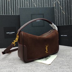 咖啡色麂皮🖤8818Camera Supple bag_饭盒包这款手袋是一款宽敞的肩包,带有牛皮革底座和 咖啡色麂皮🖤8818Camera Supple bag_饭盒包这款手袋是一款宽敞的肩包,带有牛皮革底座和