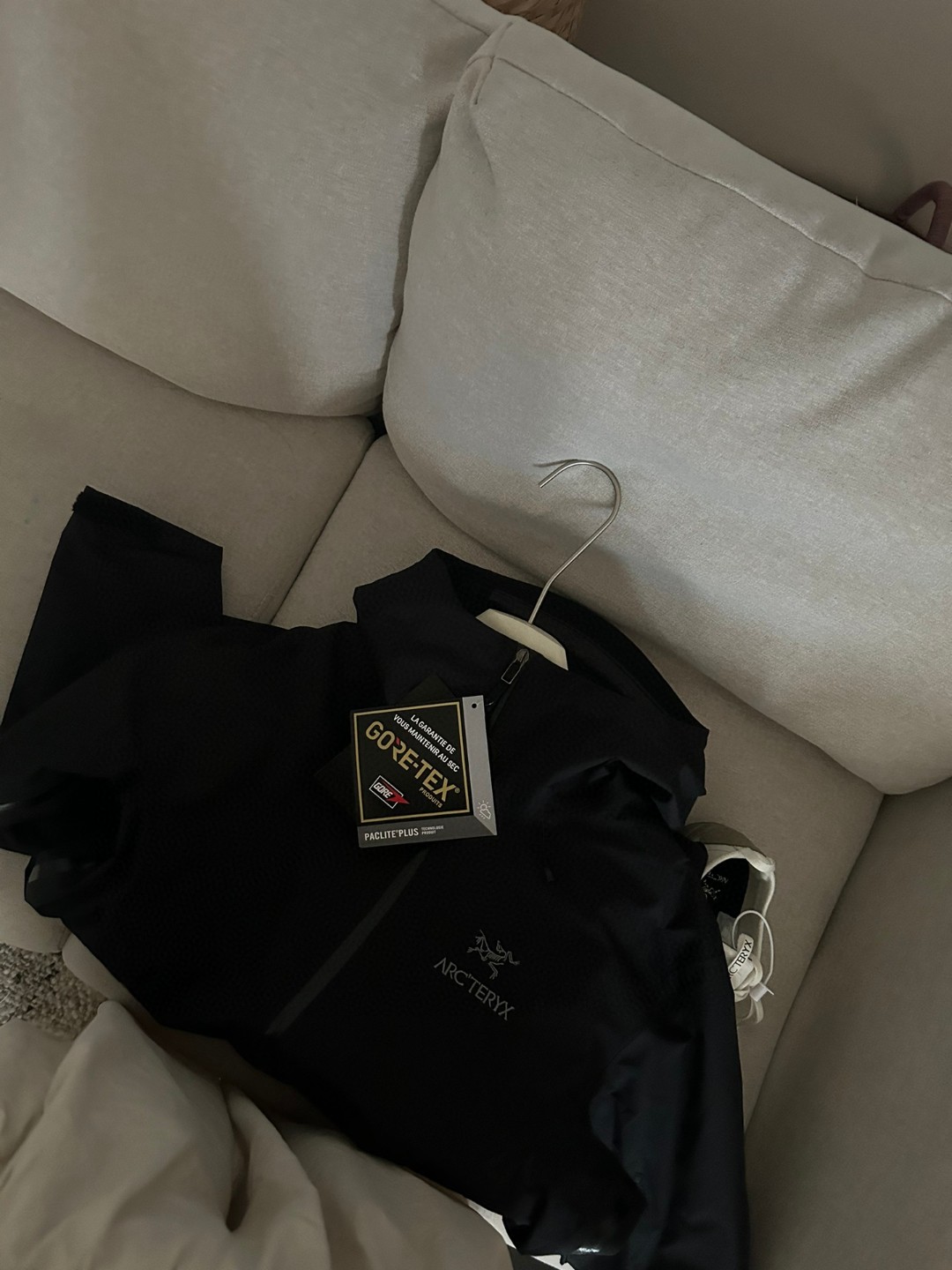 Arc'teryx Beta LT Gore-Tex Jacket: Lightweight, Waterproof, and Breathable 3 a1740888864958 0028