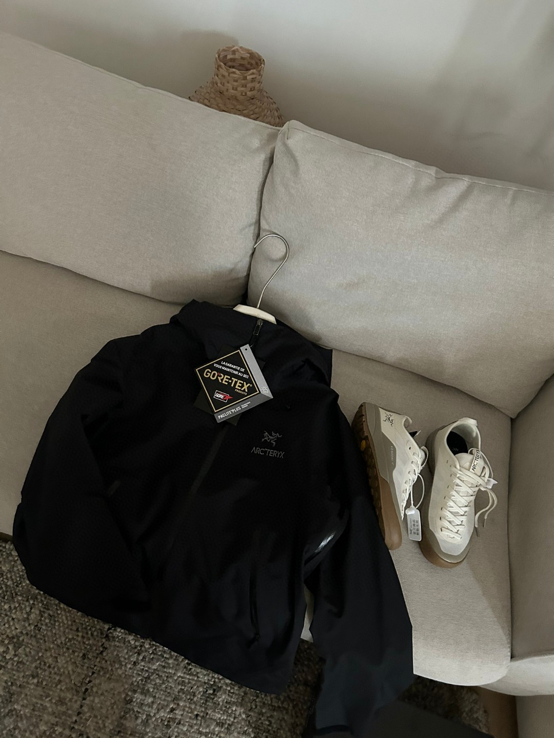 Arc'teryx Beta LT Gore-Tex Jacket: Lightweight, Waterproof, and Breathable 6 a1740888864960 1714