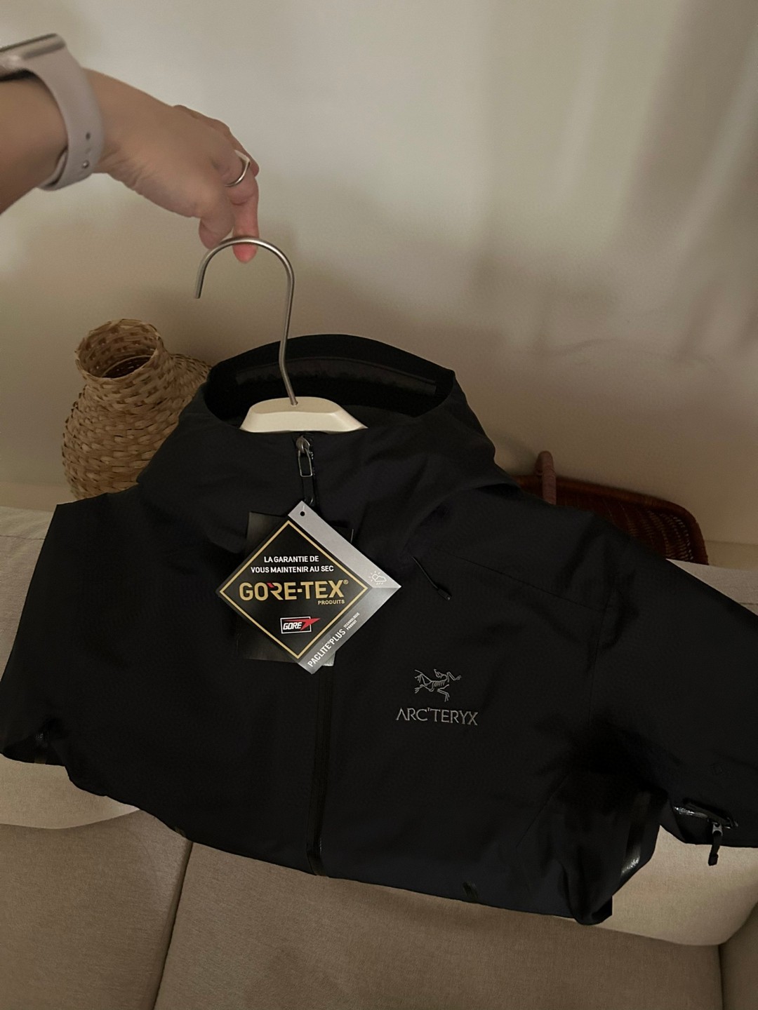 Arc'teryx Beta LT Gore-Tex Jacket: Lightweight, Waterproof, and Breathable 7 a1740888866288 5427