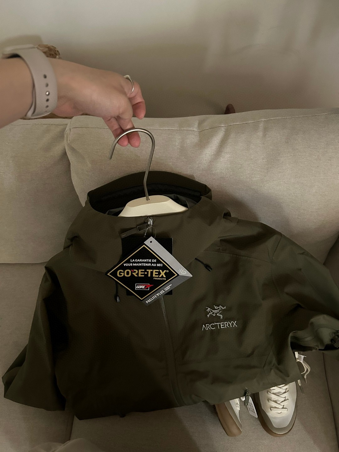 Arc'teryx Beta LT Gore-Tex Jacket - Lightweight & Weatherproof for Outdoors 6 a1740889252947 8858