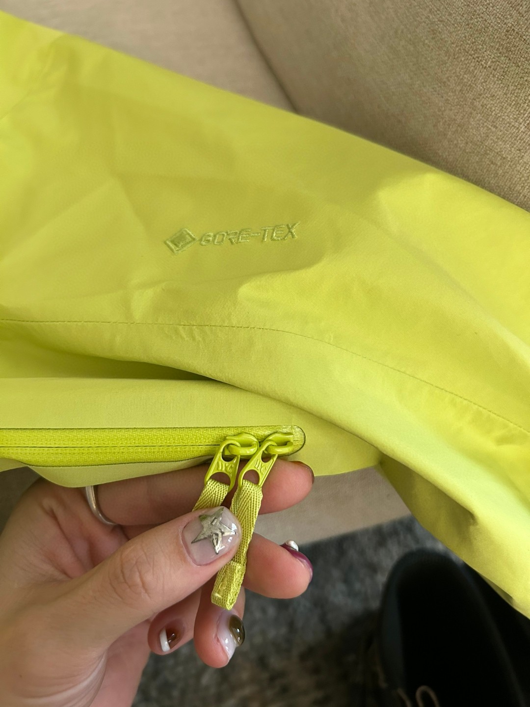 Arc'teryx Beta LT Gore-Tex Jacket - Lightweight & Weatherproof - Lime 4 a1740889322929 0688