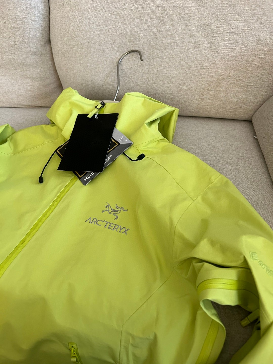Arc'teryx Beta LT Gore-Tex Jacket - Lightweight & Weatherproof - Lime 10 a1740889324010 7415