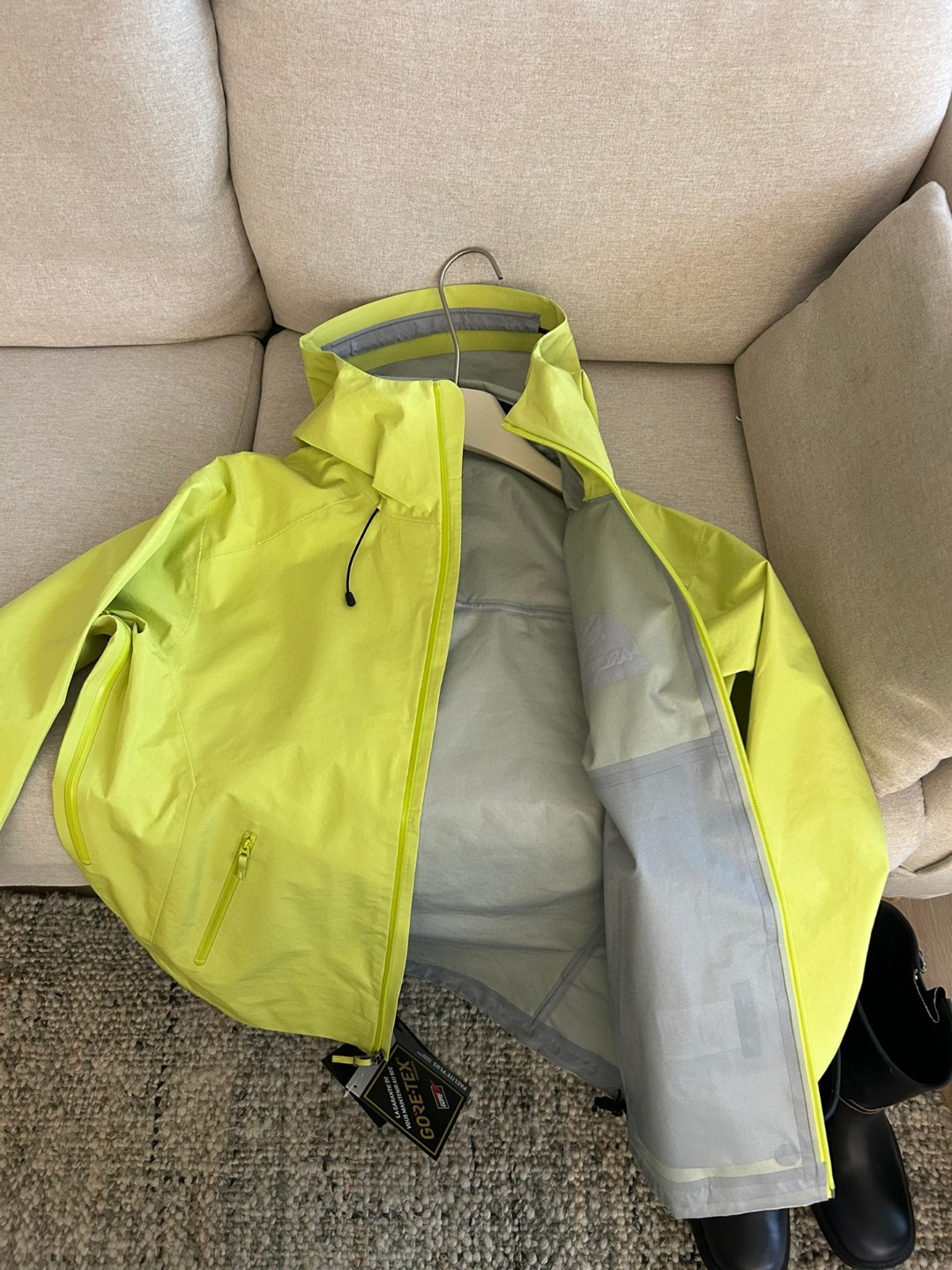 Arc'teryx Beta LT Gore-Tex Jacket - Lightweight & Weatherproof - Lime 9 a1740889324015 4805