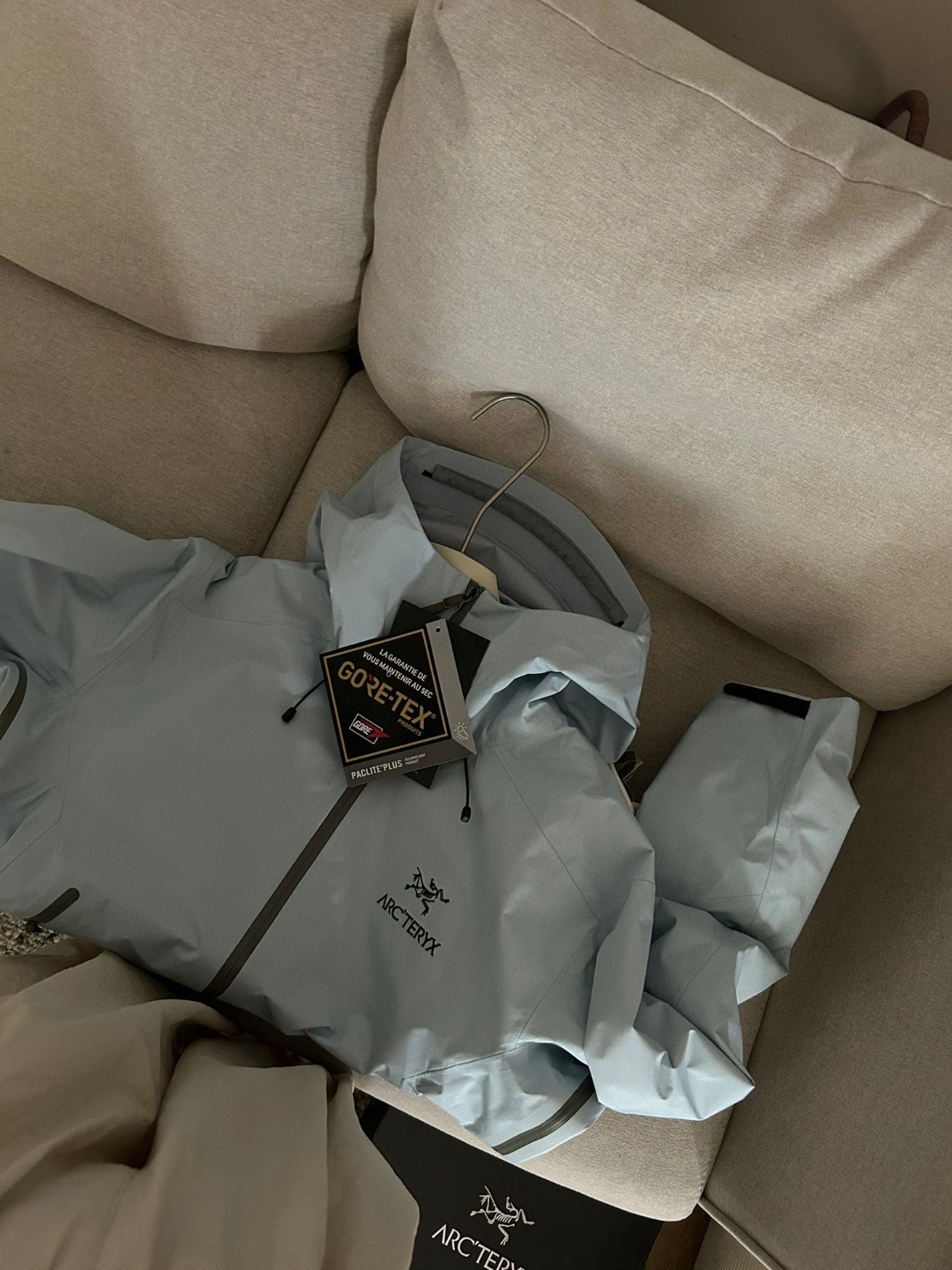 Arc'teryx BETA LT Gore-Tex Jacket: Lightweight, Waterproof, and Breathable 5 a1740889438723 6624