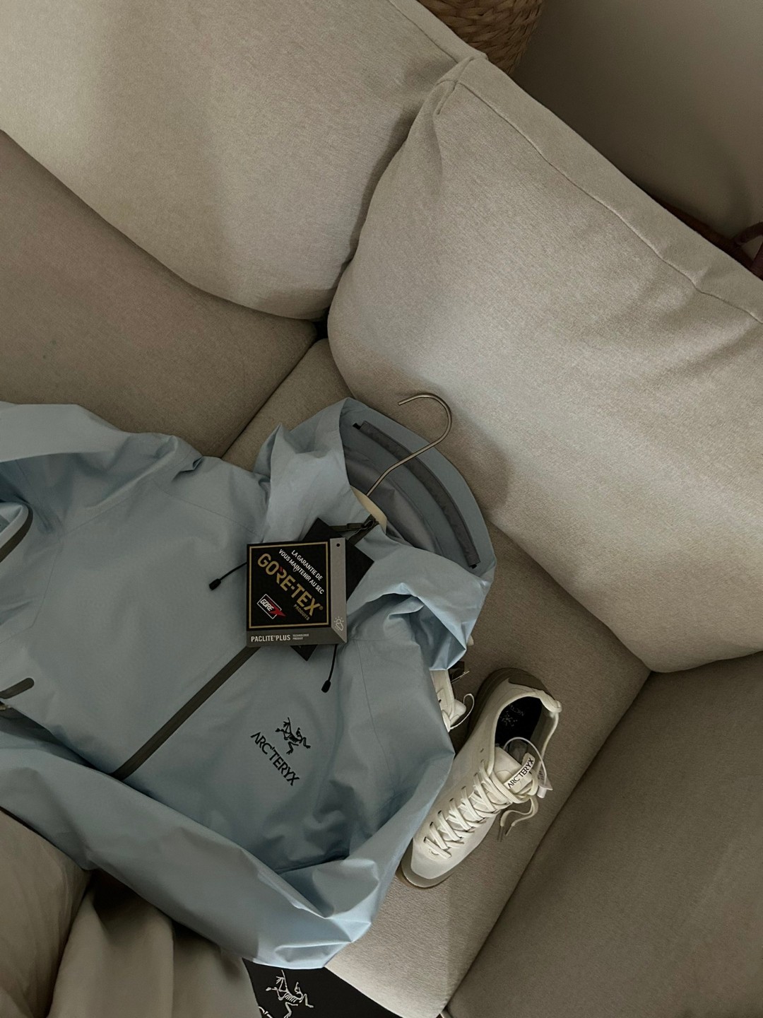 Arc'teryx BETA LT Gore-Tex Jacket: Lightweight, Waterproof, and Breathable 4 a1740889438732 4145