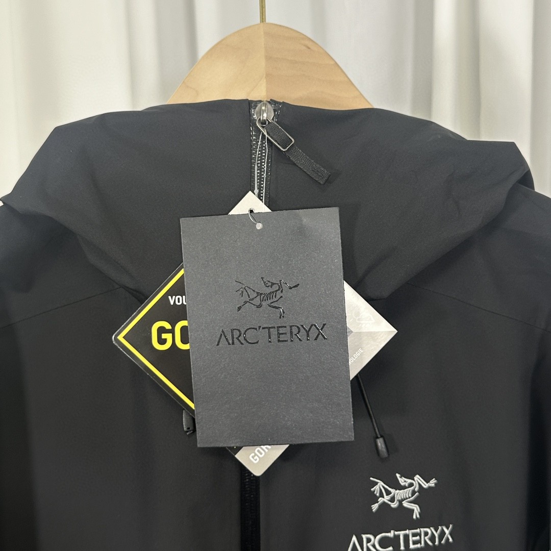 Arc'teryx BETA LT Jacket - Waterproof Breathable Hooded Shell - All Weather 4 a1741795529044 3584
