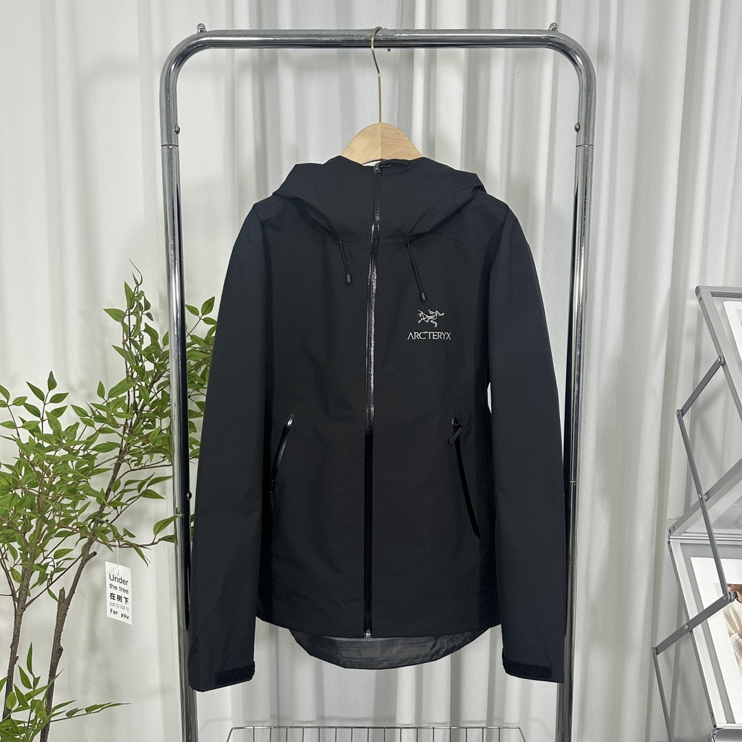 Arc'teryx BETA LT Jacket - Waterproof Breathable Hooded Shell - All Weather 2 a1741795529046 7715