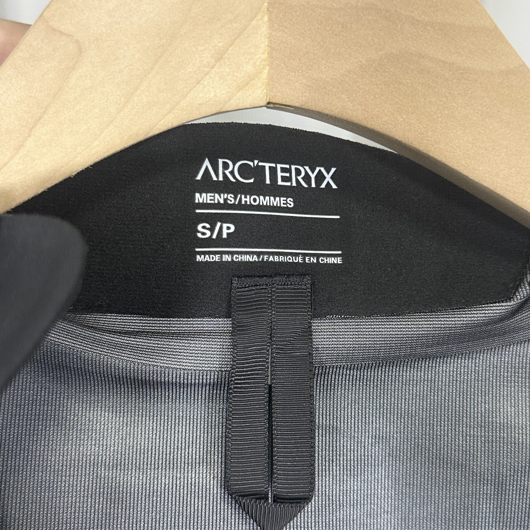 Arc'teryx BETA LT Jacket - Waterproof Breathable Hooded Shell - All Weather 10 a1741795530113 7332