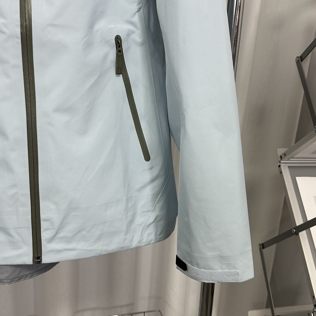 Arc'teryx Beta LT Jacket: Waterproof, Breathable, and Lightweight for Men 4 a1741795647161 1861