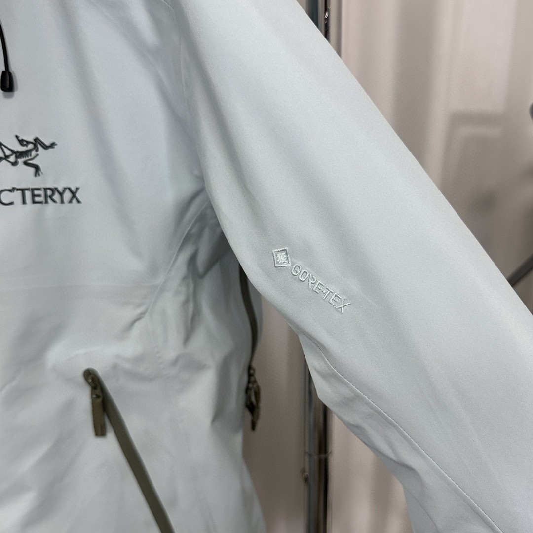 Arc'teryx Beta LT Jacket: Waterproof, Breathable, and Lightweight for Men 7 a1741795648015 4284