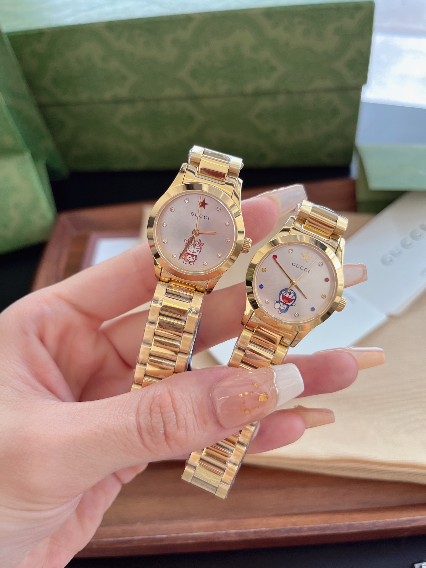 gucci联名新款多啦A梦  真是可可爱爱[哇]
50周年多啦A梦真的太可爱了.少女心爆棚，
人手必备蓝胖子[666]，316精钢 蓝宝石镜面，大号38mm，小号26mm。做工精细😁👫情侣首选！