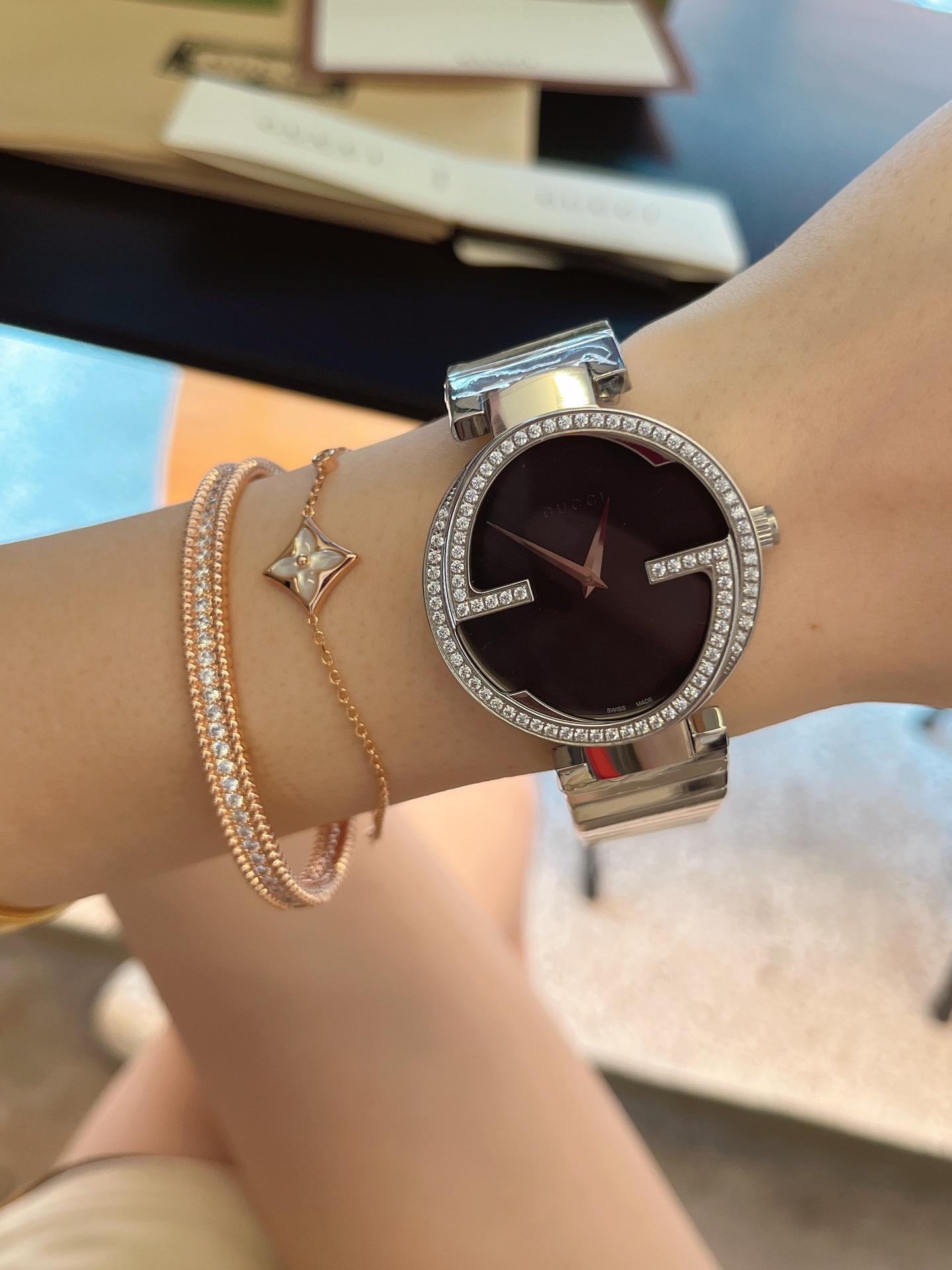 New Gucci Diamond Interlocking Double G Wristwatch: Colorful & Radiant Storm - 图片 7