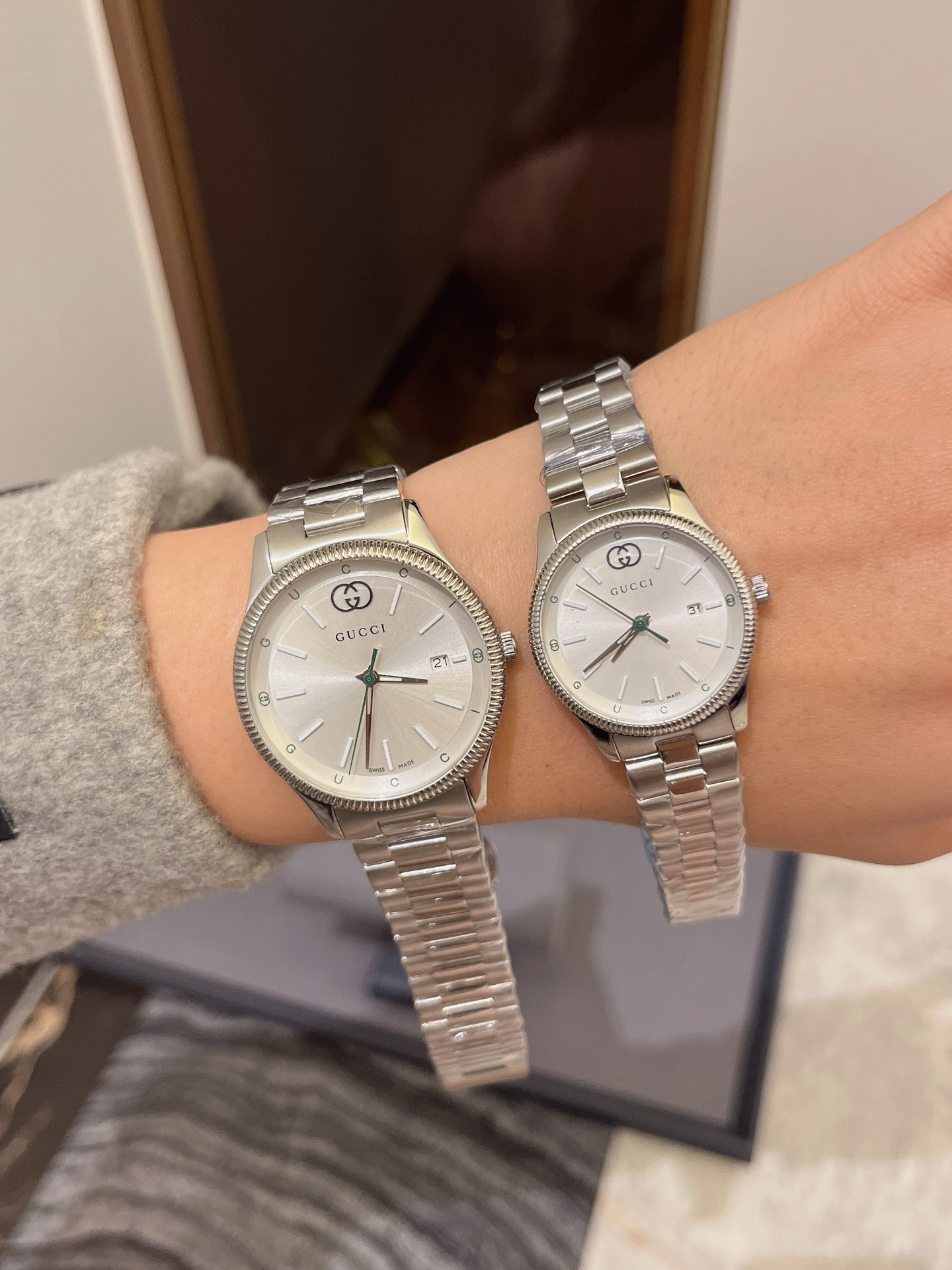 Gucci G-Timeless 38mm/29mm detail 3