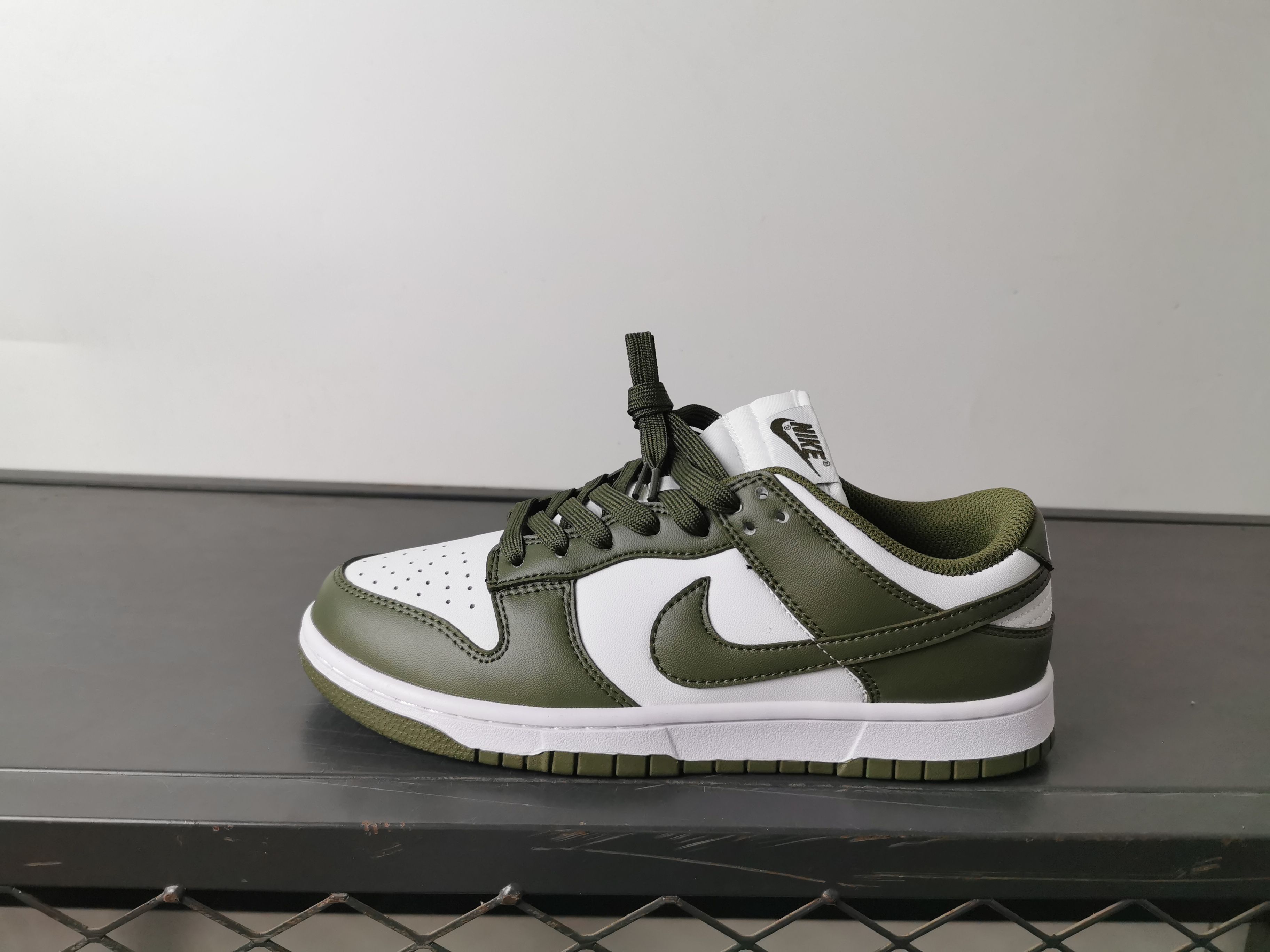 Nike SB Dunk Low Retro: Timeless Style & Comfort for Everyday Wear 2 a1745906177650 7436