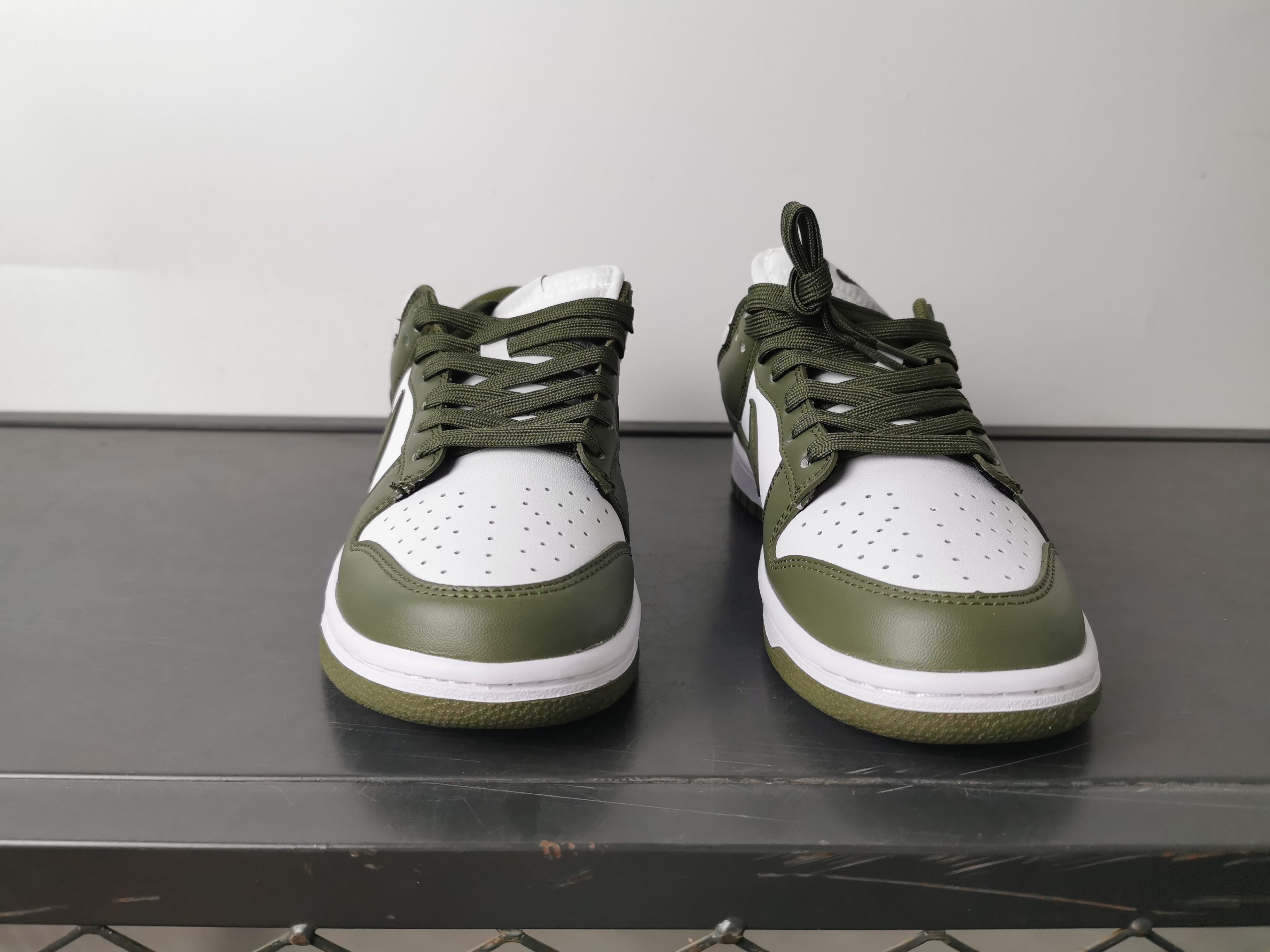 Nike SB Dunk Low Retro: Timeless Style & Comfort for Everyday Wear 3 a1745906178002 3855