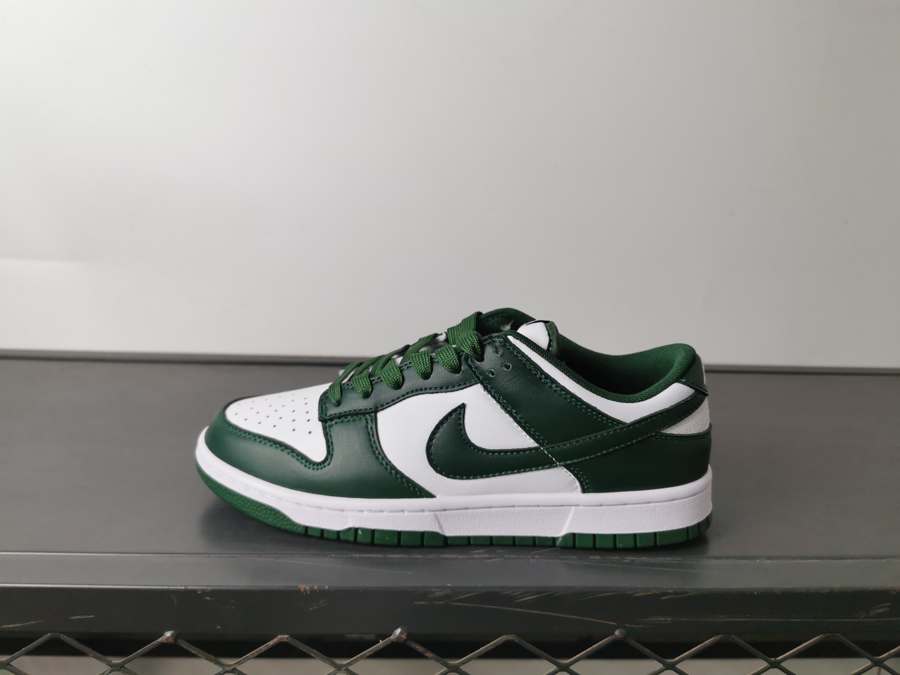 Nike SB Dunk Low Retro: Classic Style, Modern Comfort - DD1391-101 2 a1745906217618 2502